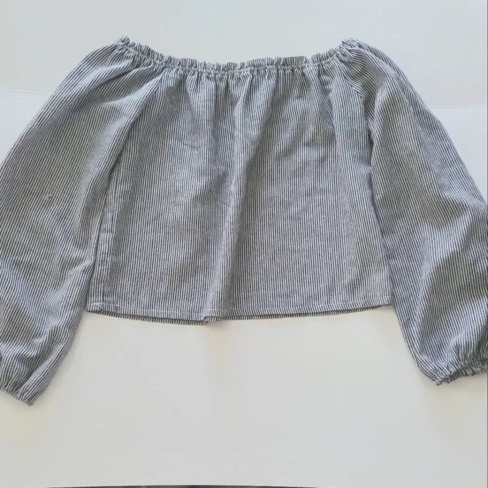 BRANDY MELVILLE THEIA Boxy Crop Peasant Top Pinstripe elastic charcoal white - Picture 8 of 14